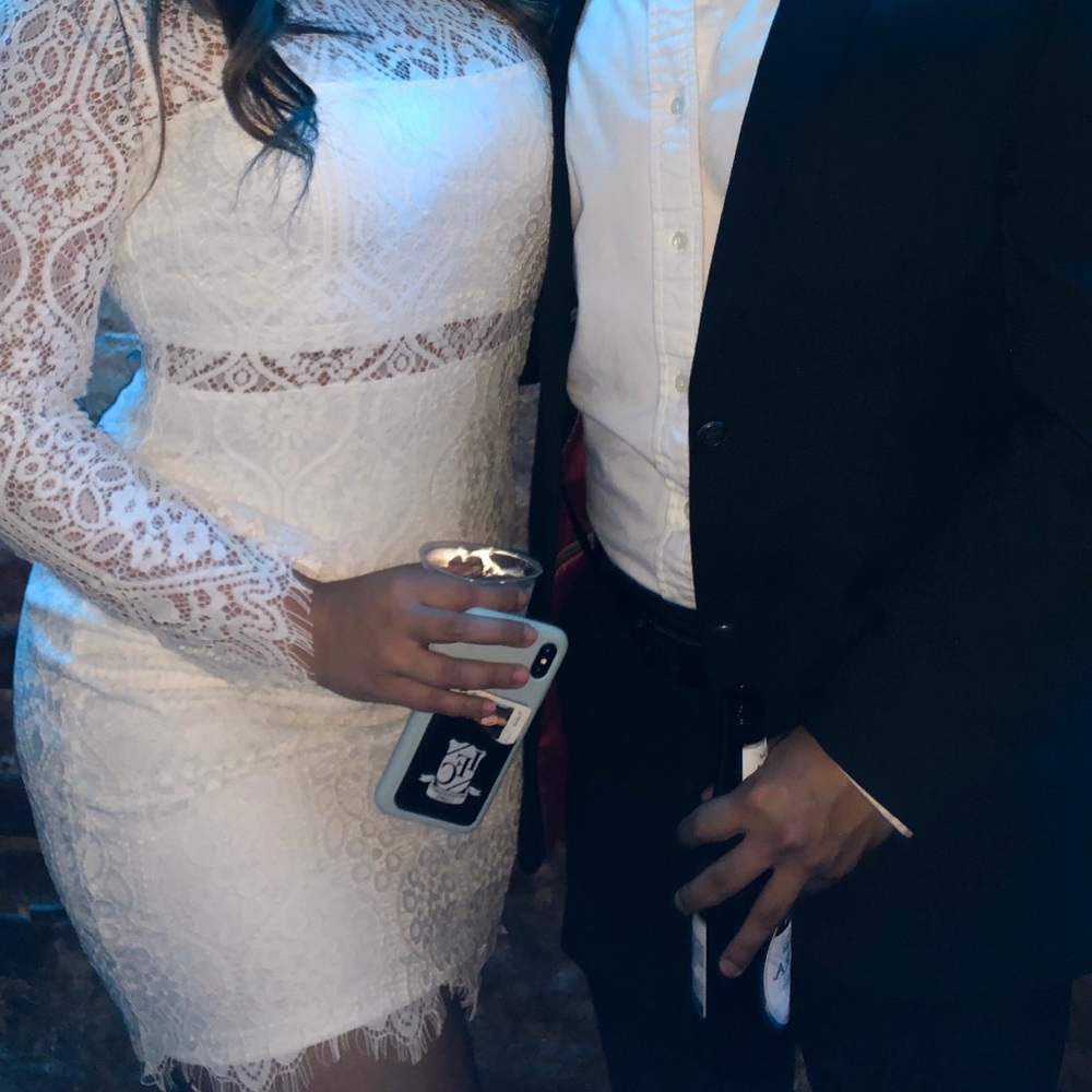 Super pretty white lace tight midi dress. Fits like a M/L is not stretchy